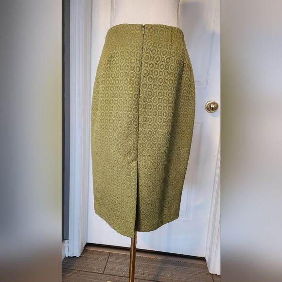Signature by Larry Levine green skirt suit - Picture 11 of 13